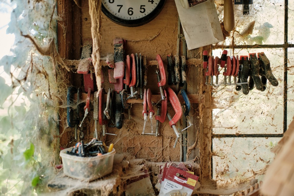 
				Robs Werkzeug: Mit den Holzzwingen werden verklebte Holzteile an den Schlössern fixiert.

			