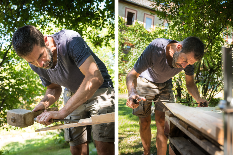 Notre auteur Sascha Borrée taille une planche de bois avec un ciseau à bois et un marteau, puis avec un couteau à deux manches. Notre auteur Sascha Borrée taille une planche de bois avec un ciseau à bois et un marteau, puis avec un couteau à deux manches.