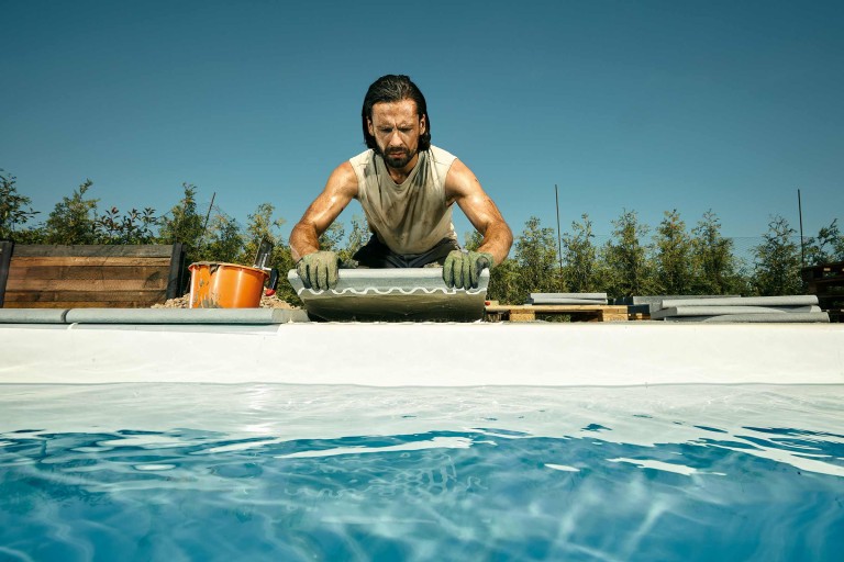 Habiller une piscine et aménager une bordure de piscine