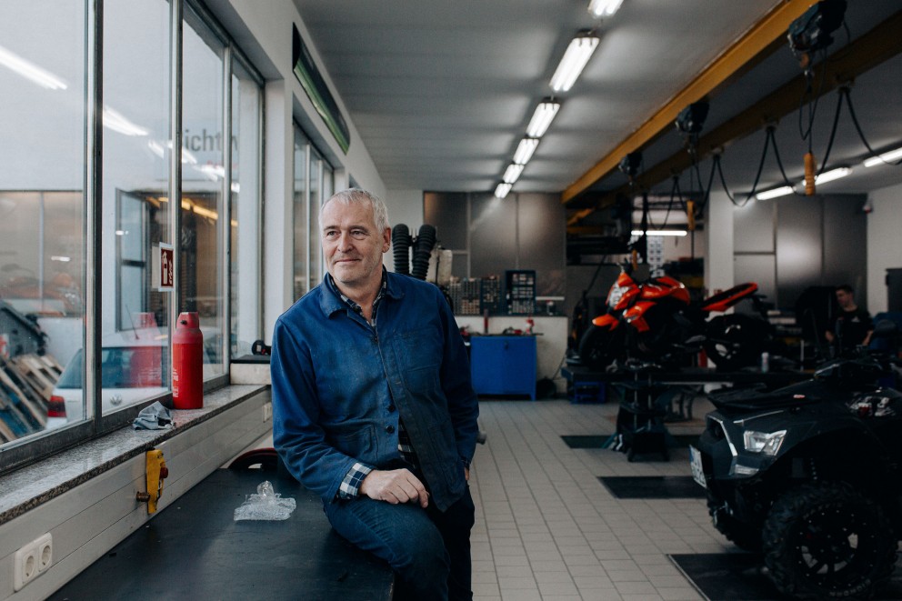 «Das Leben ist zu kurz für nur ein Projekt», sagt Harald Geiling und träumt in seiner Mainzer Motorradwerkstatt schon wieder von der nächsten Baustelle. «Das Leben ist zu kurz für nur ein Projekt», sagt Harald Geiling und träumt in seiner Mainzer Motorradwerkstatt schon wieder von der nächsten Baustelle.