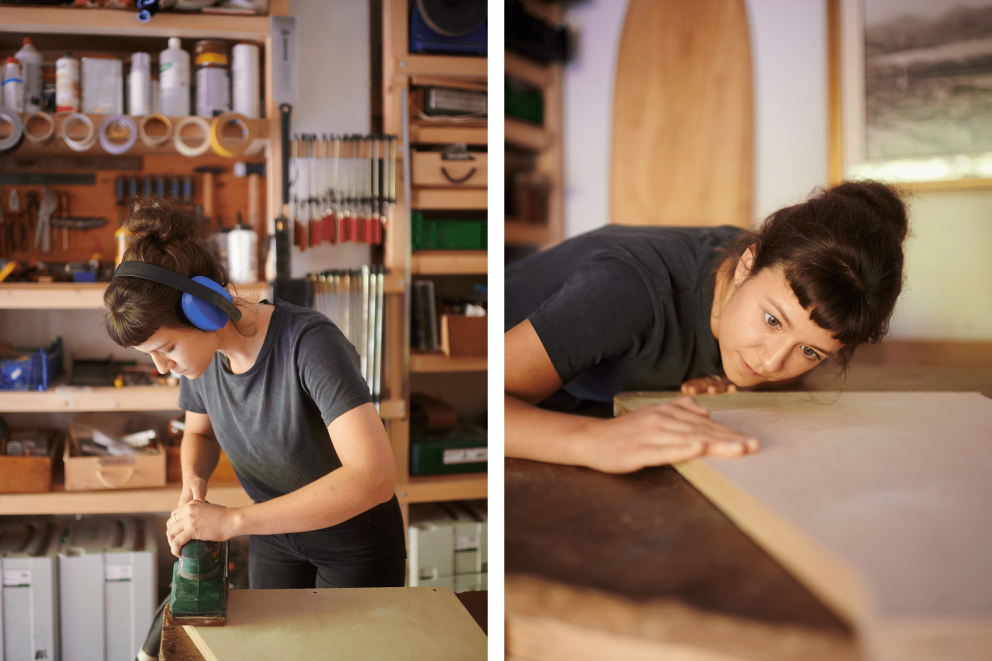 Nachdem die Fräse das Holz zugeschnitten hat, schleift Lili, und prüft, ob sie einen Fleck ausgelassen hat. Nachdem die Fräse das Holz zugeschnitten hat, schleift Lili, und prüft, ob sie einen Fleck ausgelassen hat.