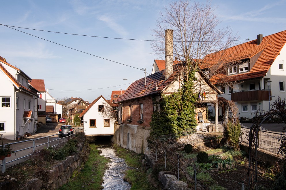 La manufacture de billes: un ancien lavoir de 1888. Les meules sont à 50 mètres de là, dans le ruisseau. La manufacture de billes: un ancien lavoir de 1888. Les meules sont à 50 mètres de là, dans le ruisseau.