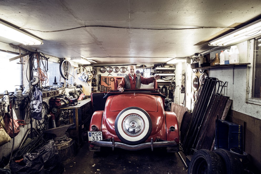 Den Ford Sedan Oldtimer fand Olle auf einem Schrottplatz. Er schraubte so lange herum, bis er wieder fuhr. Den Ford Sedan Oldtimer fand Olle auf einem Schrottplatz. Er schraubte so lange herum, bis er wieder fuhr.