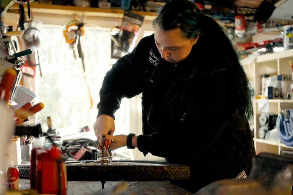 
				Laura Block se sent particulièrement à l&lsquo;aise dans l&lsquo;atelier.

			