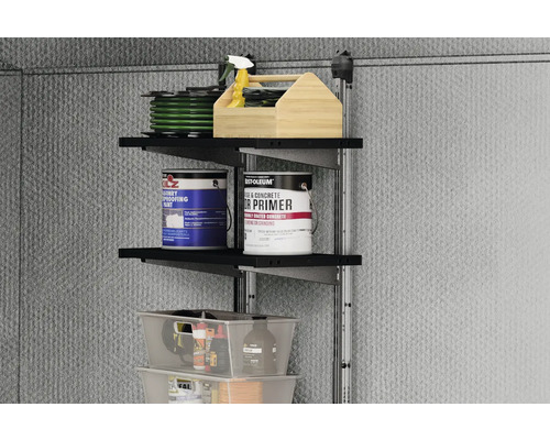 Regalsystem mit Werkzeug und Farbeimern zur Aufbewahrung