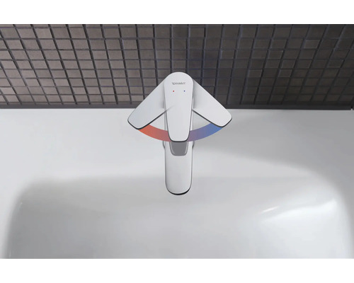 Robinet de lavabo Duravit avec affichage de la température sur un lavabo