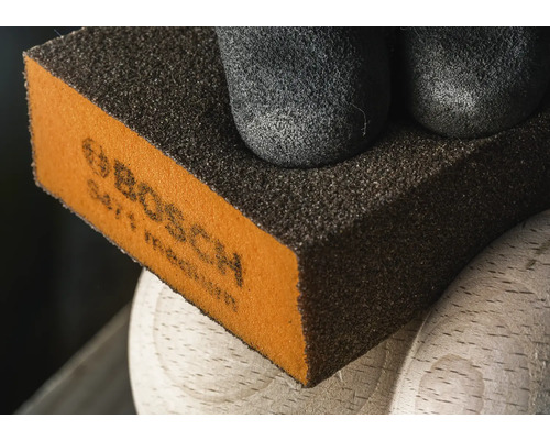 Bloc de ponçage avec logo Bosch sur bois