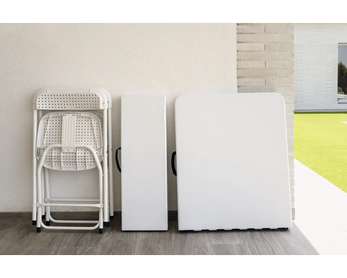 Table pliante et chaise pliante pour un rangement peu encombrant