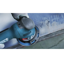 Ponceuse rotative ponçant une surface métallique