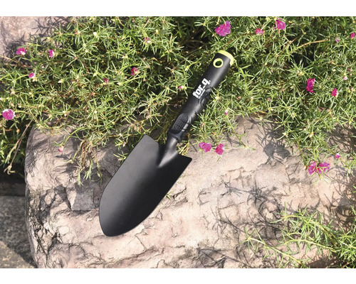 Gartenschaufel aus Metall mit Kunststoffgriff auf Stein