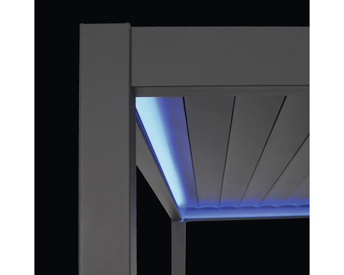 Vue détaillée d''une pergola avec éclairage intégré.