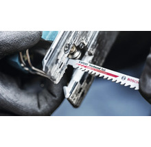 Lame de scie sauteuse Bosch Expert pour bois dur en utilisation