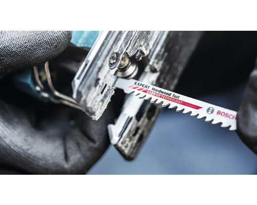 Lame de scie sauteuse Bosch Expert pour bois dur en utilisation