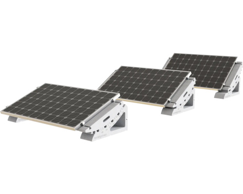 Trois panneaux solaires avec supports de montage pour installation solaire
