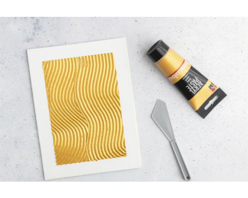 Toile avec pâte de structure dorée, tube de pâte de structure, spatule