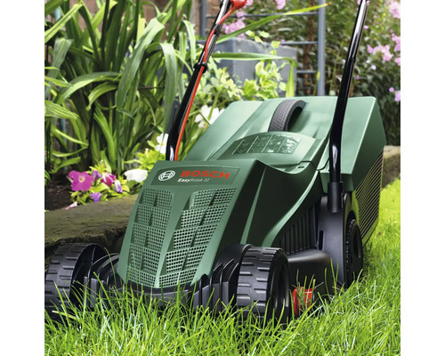 Rasenmäher im Garten