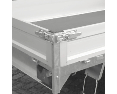 Detailansicht eines Anhängers mit Ladefläche und Verschlussmechanismus