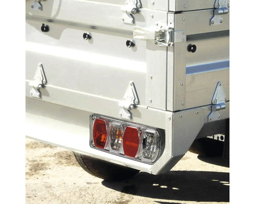 Vue détaillée de l''arrière d''une remorque avec feux arrière