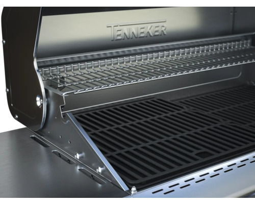 Innenansicht eines Tenneker Grills mit Grillrost und Warmhalterost
