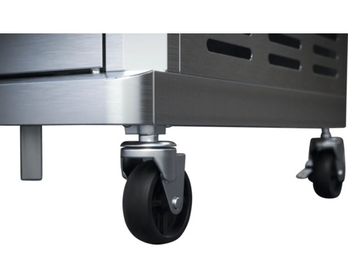 Detailaufnahme von Rollen an einem Edelstahlschrank