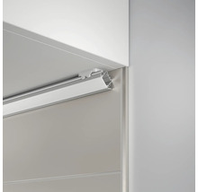 Eckige LED Leuchte unter einem Schrank