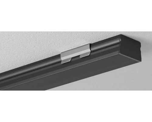 Deckenmontage einer Lichtleiste mit Befestigungsclip.