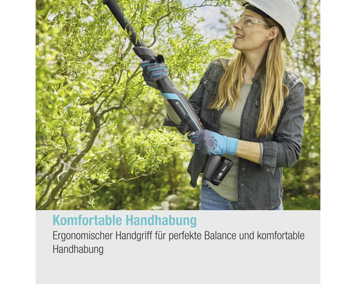 Femme avec lunettes de protection et casque coupant des arbres avec un taille-haie sans fil de Gardena