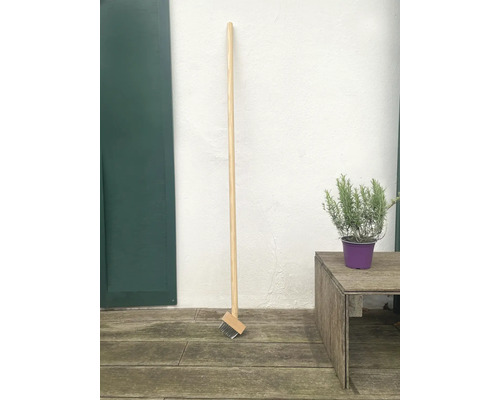 Brosse à joints avec manche en bois pour le nettoyage des joints de pavage