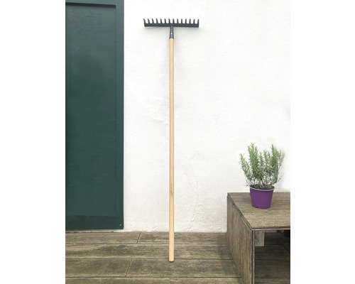 Râteau avec manche en bois pour le jardin