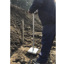 Einrammgerät zum Einschlagen von Pfosten in den Boden.