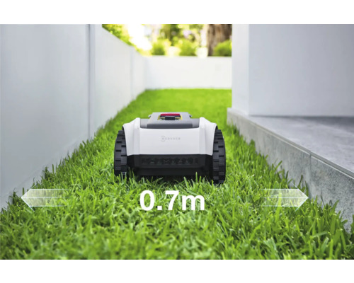 Robot tondeuse ECOVACS en action sur une pelouse avec une largeur de coupe de 0.7 mètre