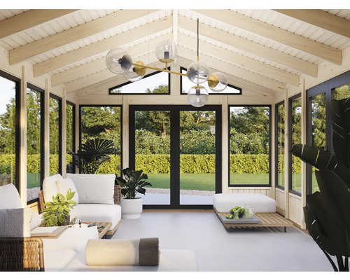 Salon lumineux avec de grandes fenêtres, des meubles blancs et un éclairage moderne pour une ambiance aérée