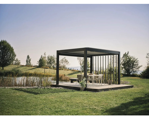Garten mit Terrasse, Pavillon und Teichanlage