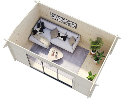 Innenansicht eines Holzhauses mit Sofa, Tisch und Zimmerpflanzen