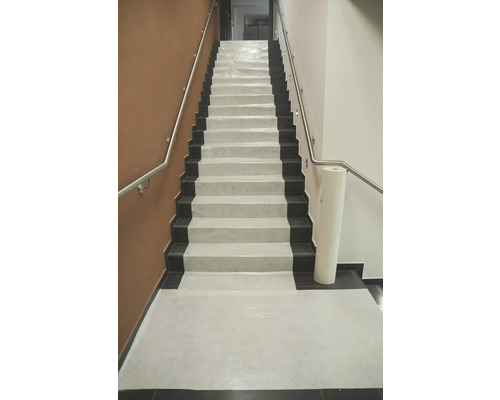 Escalier avec revêtement et film de protection pour escalier
