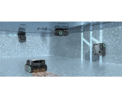 Plusieurs robots de nettoyage de piscine en action dans une piscine.