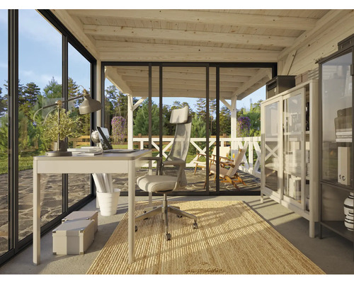 Bureau avec bureau, chaise de bureau, étagères et vue sur la verdure