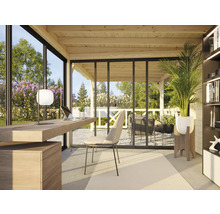 Bureau lumineux avec bureau, chaise et vue sur la verdure