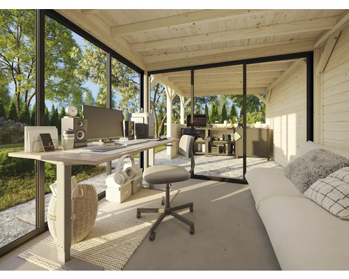 Bureau lumineux avec bureau, chaise de bureau et vue sur le jardin