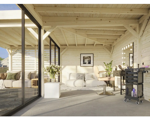 Cabane en bois clair avec portes coulissantes en verre, coin salon, fauteuil de coiffure et coiffeuse