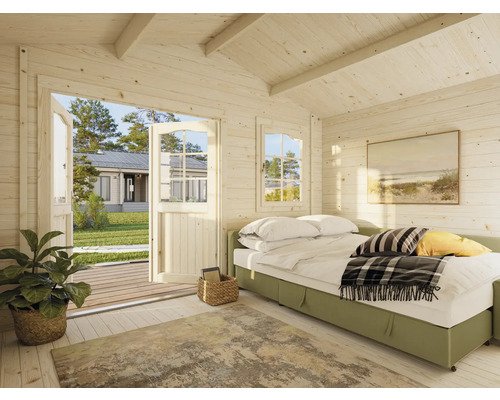 Intérieur lumineux d''une maison en bois avec lit, fenêtre et porte ouverte