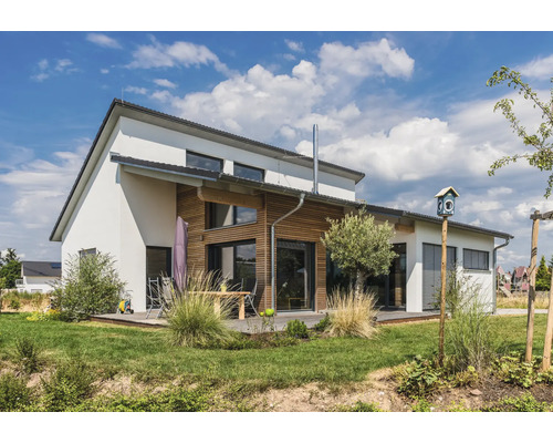 Maison individuelle moderne avec jardin et terrasse