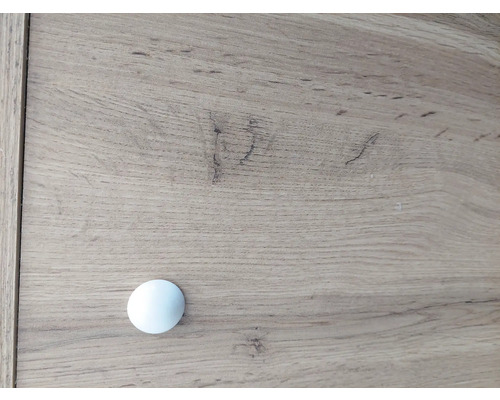 Detailansicht einer Kommode mit Knopfgriff