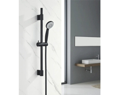 Duschstangenset mit Handbrause im Badezimmer