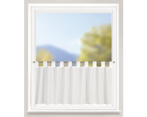 Fenêtre avec rideau court blanc