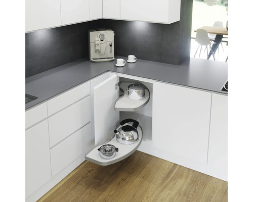 Coin cuisine avec éléments coulissants pivotants pour une utilisation optimale de l''espace