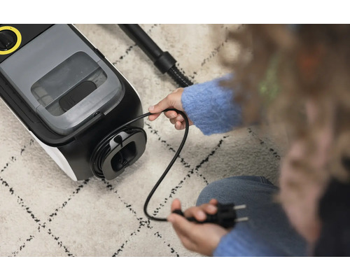 Nettoyeur vapeur avec câble enroulé pour un rangement ordonné