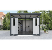 Offenes Gerätehaus mit Fahrrad, Helm und Zubehör