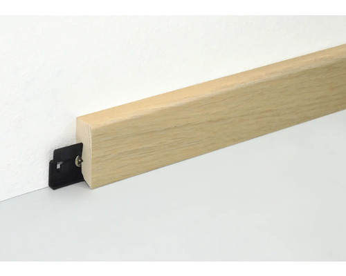 Sockelleiste aus Holz mit Befestigungsclip