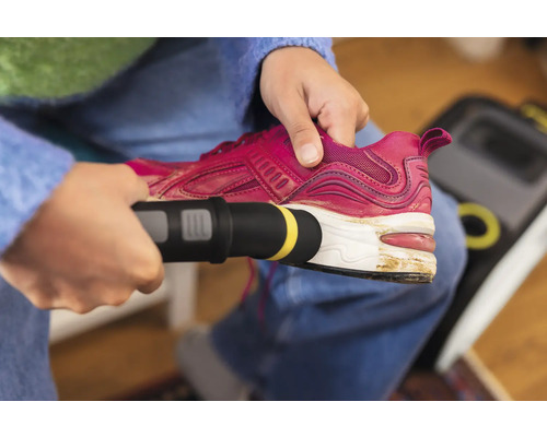 Reinigung eines Sportschuhs mit einer elektrischen Bürste